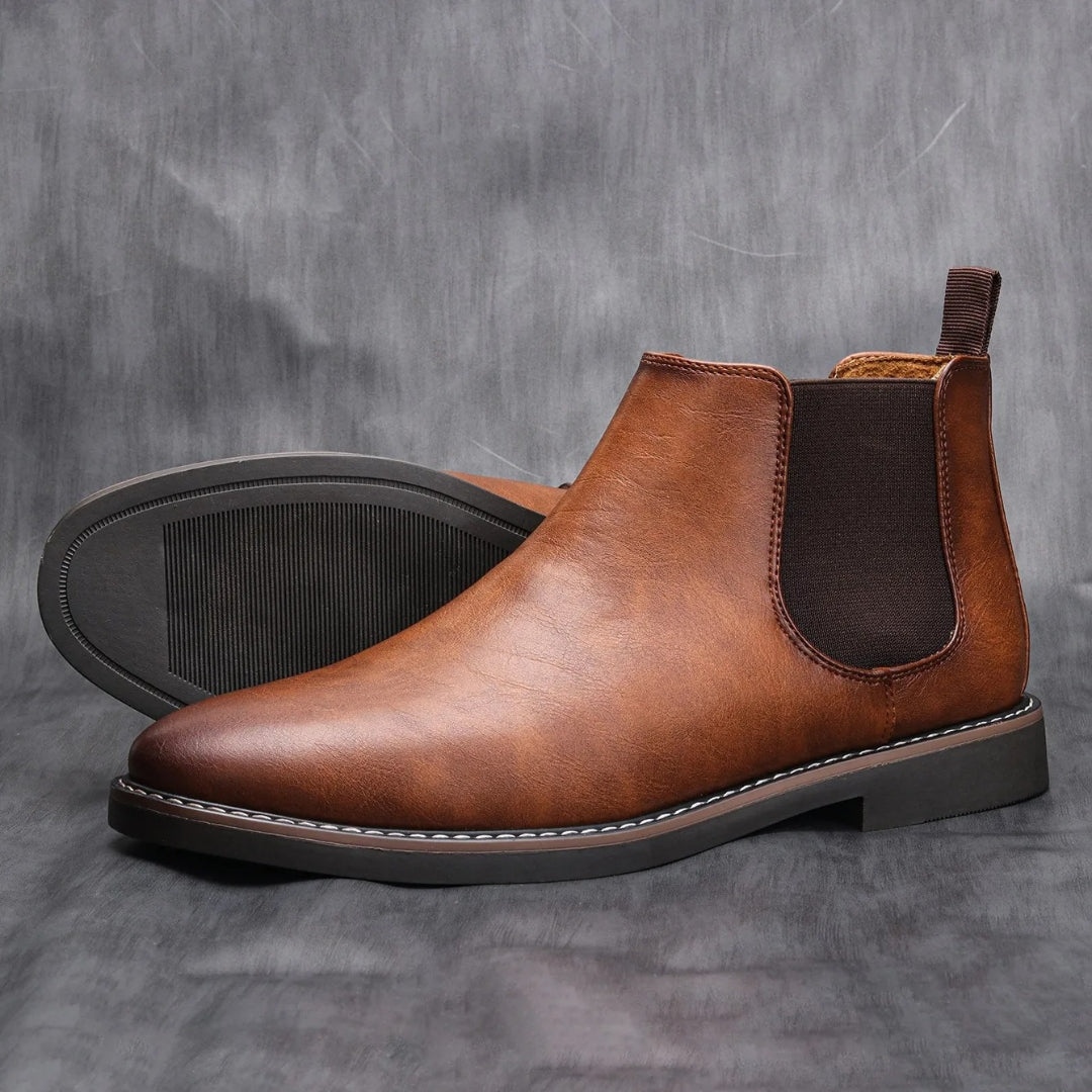 Bota Chelsea Masculina em Couro Joseph Hart, Bota Chelsea masculina,Couro genuíno,Estilo atemporal,Calçados masculinos,Bota de couro,Conforto premium,Elegância durável,Design versátil,Moda masculina,Bota Joseph Hart,Sapato de couro,Calçados de qualidade,Sofisticação masculina,Durabilidade em calçados,Bota elegante,Estilo versátil,Couro de alta qualidade,Botas de moda masculina,Bota clássica masculina,Investimento em calçados